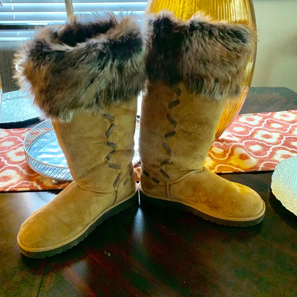 NWOT Brown Uggs with Faux Fur